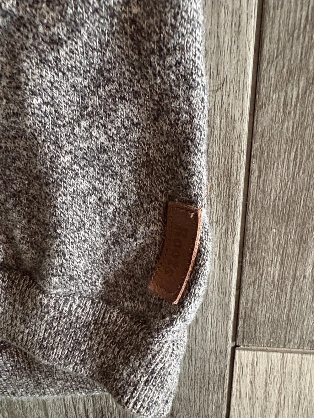 Women’s Roots Canada Cabin Sweater w/ Red Stripe Detail - EUC, Size Small